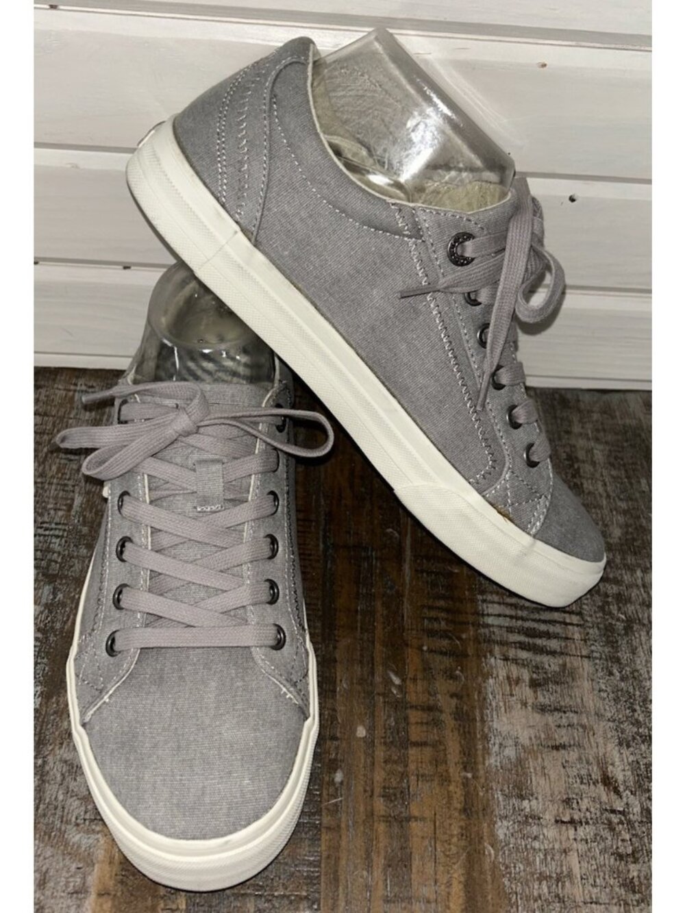 Taos Shoes Women 8.5 Plim Soul Gray Canvas Lace Up Comfort Sneaker Arch Support